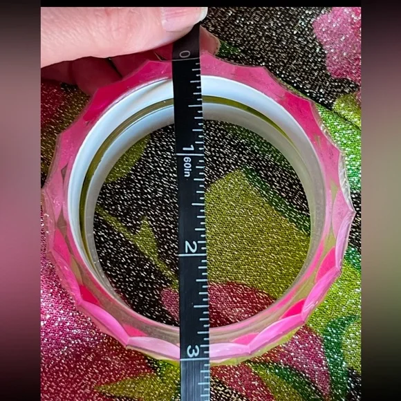 Vintage MCM Bangle Bracelets Gradient Ombré’d Color Carved Look Pink & Green - Picture 3 of 6